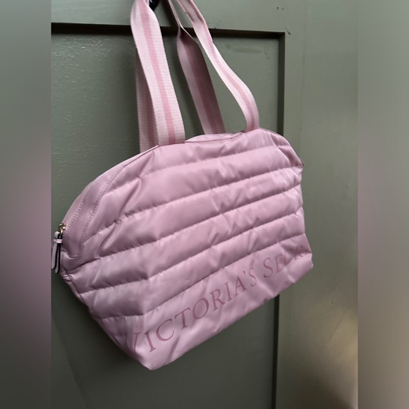 VICTORIA'S SECRET Quilted Duffle Pink Logo Zippered Overnight Travel Lounge Bag - Picture 2 of 4
